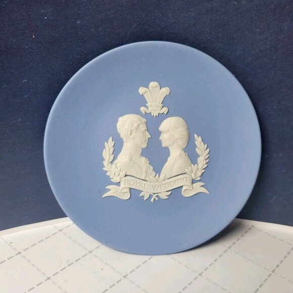 July 1981 Wedgwood Jasperware Royal Wedding Charles and Diana Souvenir Plate 4" - Picture 4 of 6